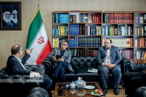 بازدید مدیر عامل شستا از روزنامه ایران