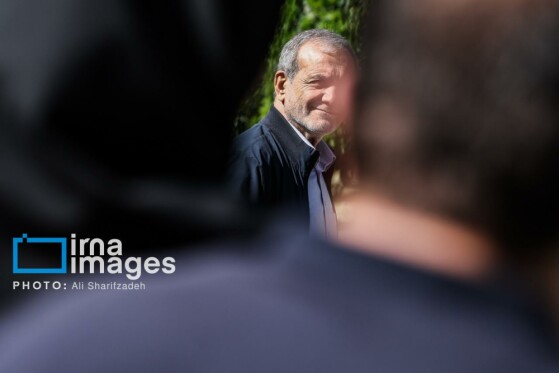 اعضای هیأت دولت در جمع خبرنگاران