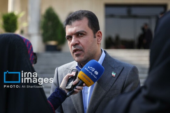 اعضای هیأت دولت در جمع خبرنگاران