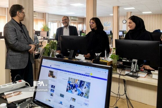 بازدید مدیر عامل شستا از روزنامه ایران