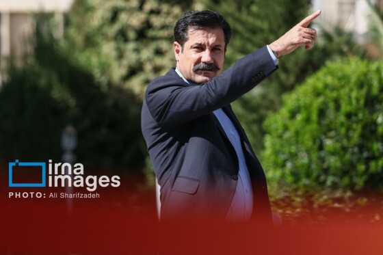 اعضای هیأت دولت در جمع خبرنگاران