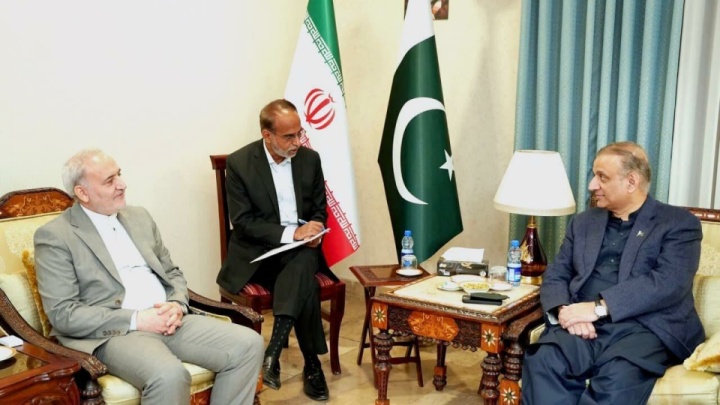 وزیر ارتباطات پاکستان: همیشه در خط مقدم تقویت همکاری‌ها با ایران باقی می مانیم
