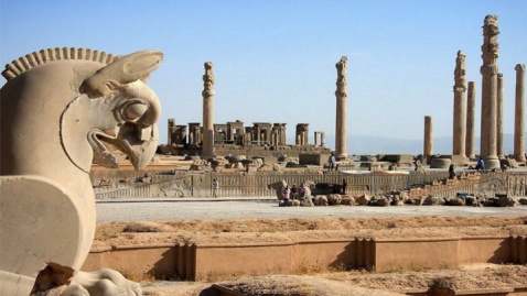 هیچ کس حق تعرض به حریم تخت جمشید را ندارد