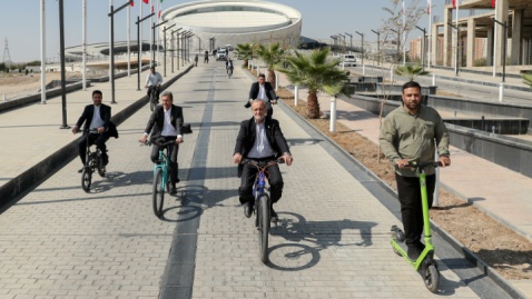 دوچرخه سواری رئیس جمهور در اصفهان