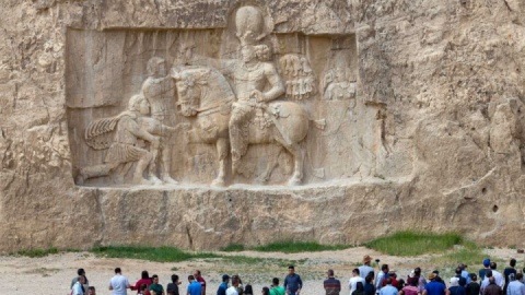 برداشت آب از منابع زیرزمینی؛ فرونشست‌ در نقش رستم و تخت جمشید