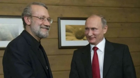 پیام رهبر انقلاب توسط دبیر شورای عالی امنیت به پوتین ارایه شد