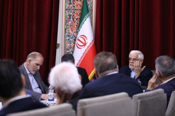 دیدار جمعی از کارآفرینان و صنعتگران استان یزد با معاون اول رئیس جمهور