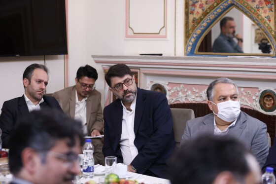 دیدار جمعی از کارآفرینان و صنعتگران استان یزد با معاون اول رئیس جمهور