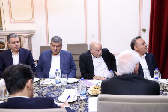 دیدار جمعی از کارآفرینان و صنعتگران استان یزد با معاون اول رئیس جمهور