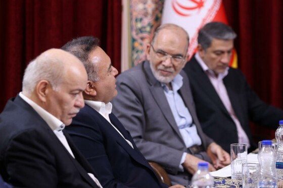 دیدار جمعی از کارآفرینان و صنعتگران استان یزد با معاون اول رئیس جمهور