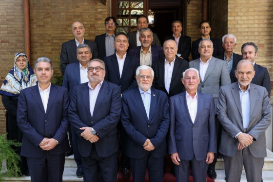 دیدار جمعی از کارآفرینان و صنعتگران استان یزد با معاون اول رئیس جمهور