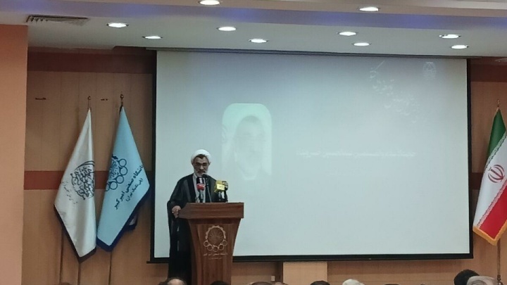 قانون منع فعالیت ایرانیان دو تابعیتی باید اصلاح شود