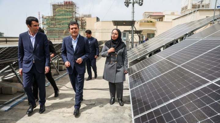 راه‌اندازی نیروگاه‌ خورشیدی بامی برای ۲۲ وزارتخانه و سازمان دولتی