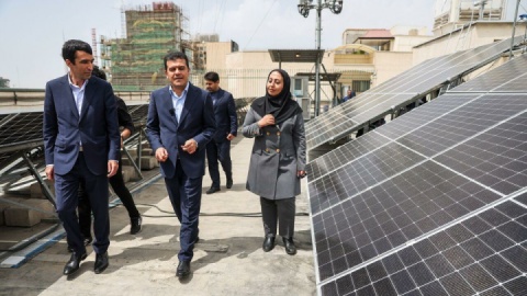 راه‌اندازی نیروگاه‌ خورشیدی بامی برای ۲۲ وزارتخانه و سازمان دولتی