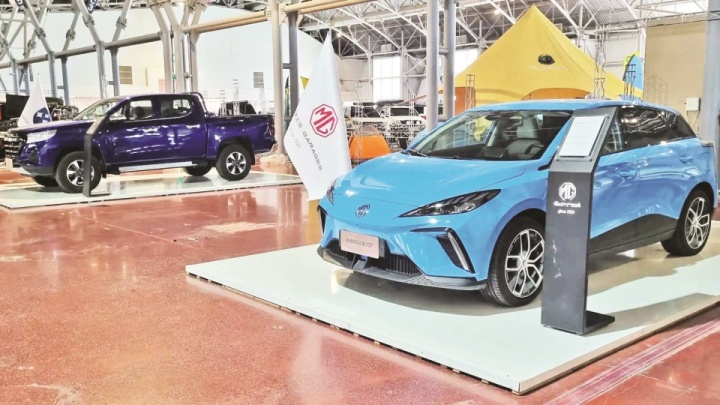 شیب تند قیمتی خودروهای وارداتی و مونتاژی!