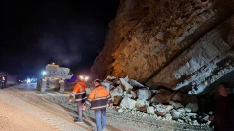 یک کشته و ۵ مصدوم در ریزش کوه در محور بنهکوه گرمسار