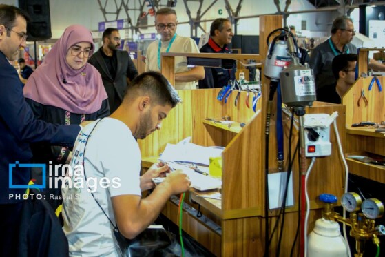 بازدید سخنگوی دولت از نمایشگاه ملی مهارت
