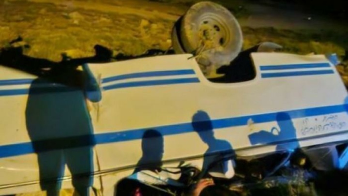 سقوط مینی‌بوس گردشگران در گلبهار یک کشته و ۱۹ مصدوم برجای گذاشت