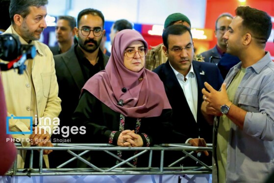 بازدید سخنگوی دولت از نمایشگاه ملی مهارت