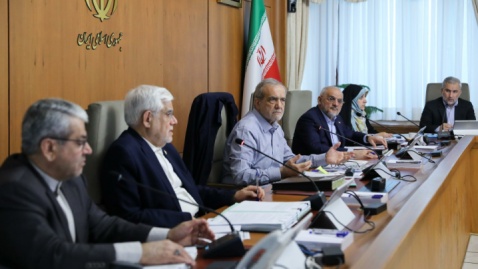 رئیس‌جمهور: هر مقرره‌ای که موجب فشار اقتصادی بر زندگی مردم شود، باید سریع اصلاح شود