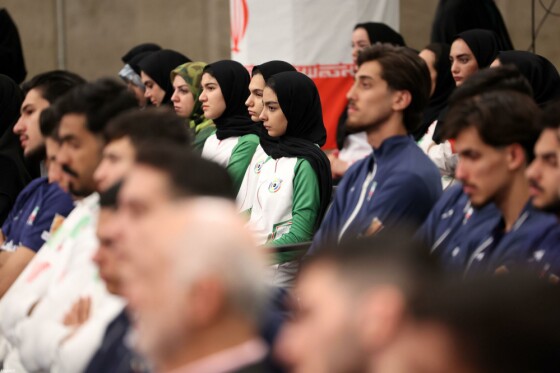 دیدار مدال‌آوران ورزشی و المپیادهای علمی جهانی با رهبر معظم انقلاب