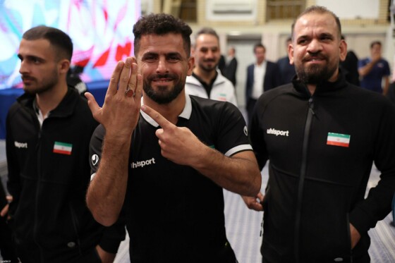 دیدار مدال‌آوران ورزشی و المپیادهای علمی جهانی با رهبر معظم انقلاب