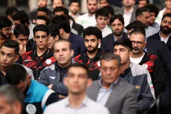 دیدار مدال‌آوران ورزشی و المپیادهای علمی جهانی با رهبر معظم انقلاب