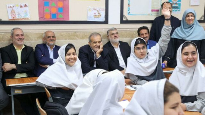 پزشکیان: آموزش هوشمند باید تنها به محتواهای دیداری، شنیداری و تعاملی محدود نماند