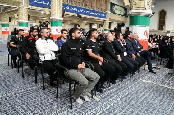 دیدار مدال‌آوران ورزشی و المپیادهای علمی جهانی با رهبر معظم انقلاب