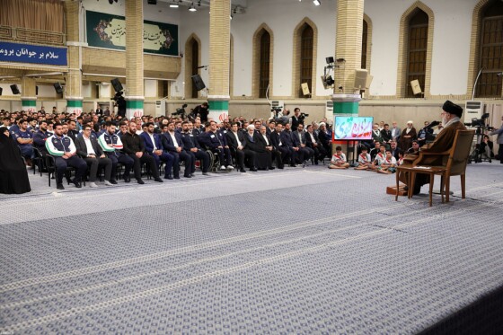 دیدار مدال‌آوران ورزشی و المپیادهای علمی جهانی با رهبر معظم انقلاب