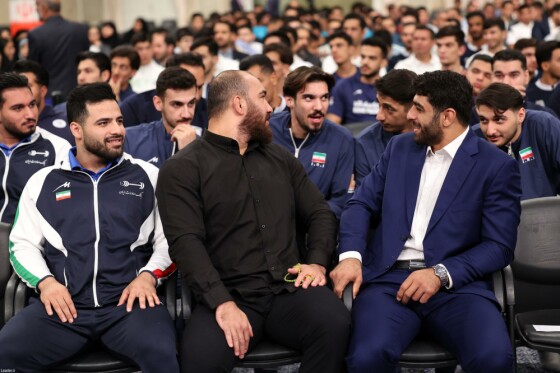 دیدار مدال‌آوران ورزشی و المپیادهای علمی جهانی با رهبر معظم انقلاب