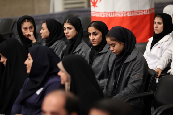 دیدار مدال‌آوران ورزشی و المپیادهای علمی جهانی با رهبر معظم انقلاب