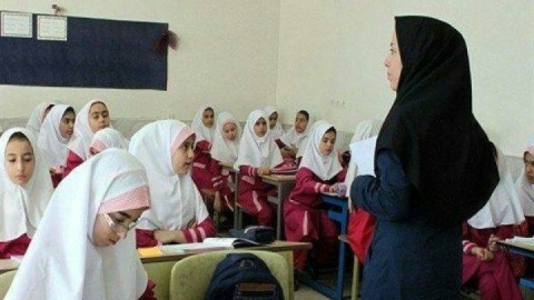 معلم به تنهایی نمی‌تواند بار تعلیم و تربیت را به دوش بکشد