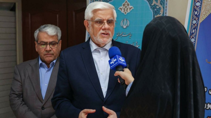 عارف: جایگاه و دریافتی کارمندان در اصلاح ساختاری باید ثابت بماند