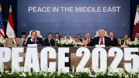 تماشاخانه صلح؛ ایران از نمایش مردان دیوانه فاصله گرفت