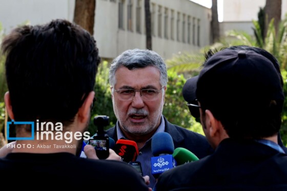 اعضای هیأت دولت در جمع خبرنگاران