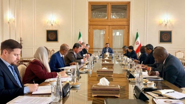 مقابله با اقدامات قهری یکجانبه؛ محور نشست معاون وزیرخارجه با سفرا و کارداران ۹ کشور