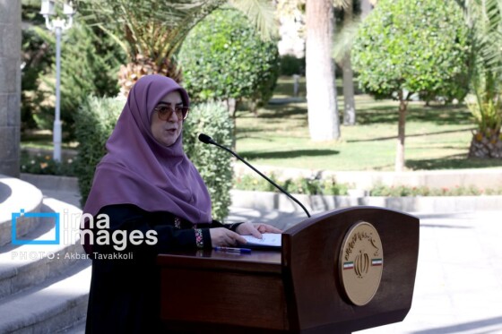 اعضای هیأت دولت در جمع خبرنگاران