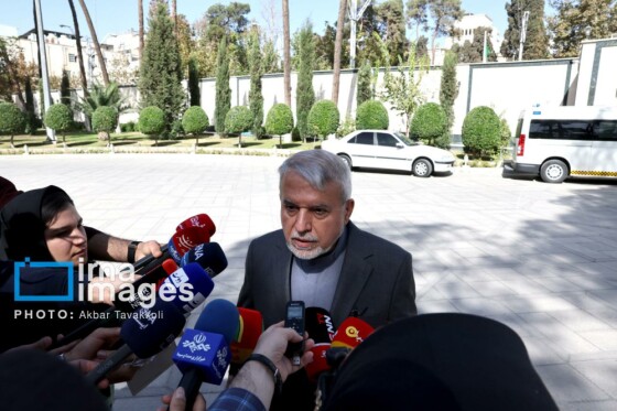 اعضای هیأت دولت در جمع خبرنگاران