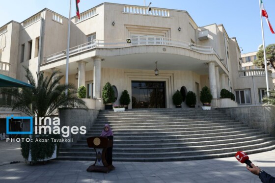 اعضای هیأت دولت در جمع خبرنگاران