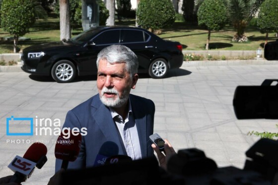 اعضای هیأت دولت در جمع خبرنگاران