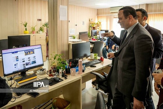 بازدید رضا مسرور از روزنامه ایران