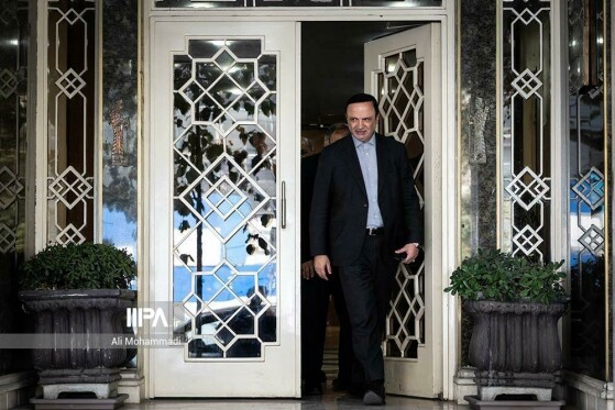 بازدید رضا مسرور از روزنامه ایران