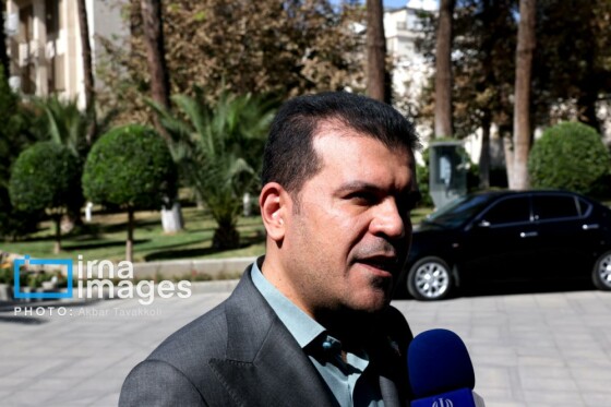 اعضای هیأت دولت در جمع خبرنگاران