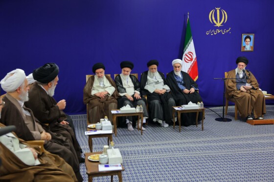 دیدار رهبر انقلاب با دستاندرکاران کنگره بینالمللی میرزای نائینی