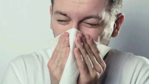 خشکی بینی با مصرف خودسرانه داروهای کورتوندار