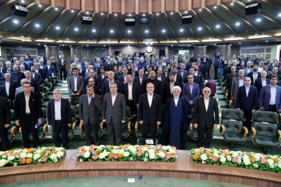 نشست رئیس‌جمهور پزشکیان با سرمایه‌گذاران و فعالان اقتصادی استان آذربایجان غربی