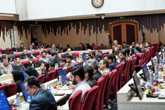 دیدار صمیمی جمعی از نخبگان و اندیشه‌ورزان خراسان با وزیر امور خارجه در مشهد مقدس