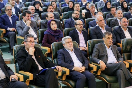 نشست رئیس‌جمهور پزشکیان با سرمایه‌گذاران و فعالان اقتصادی استان آذربایجان غربی