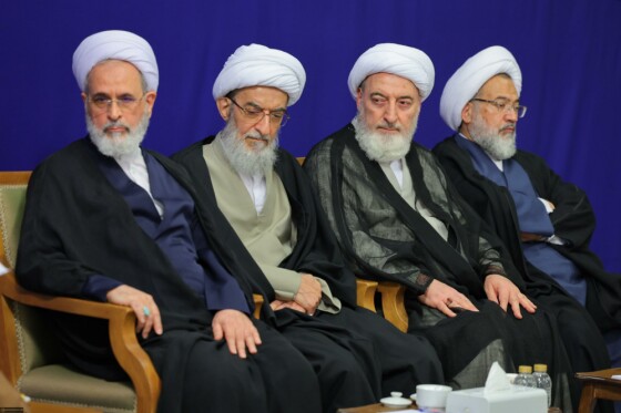 دیدار رهبر انقلاب با دست‌اندرکاران کنگره بین‌المللی میرزای نائینی